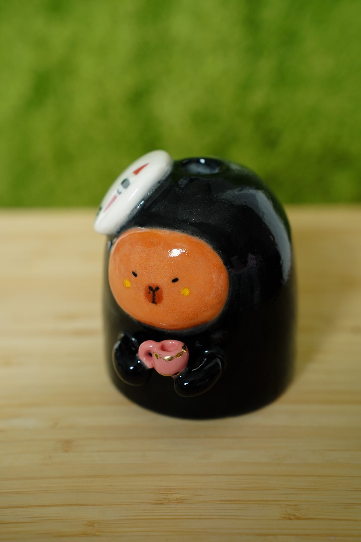 No- Face Capy Vase