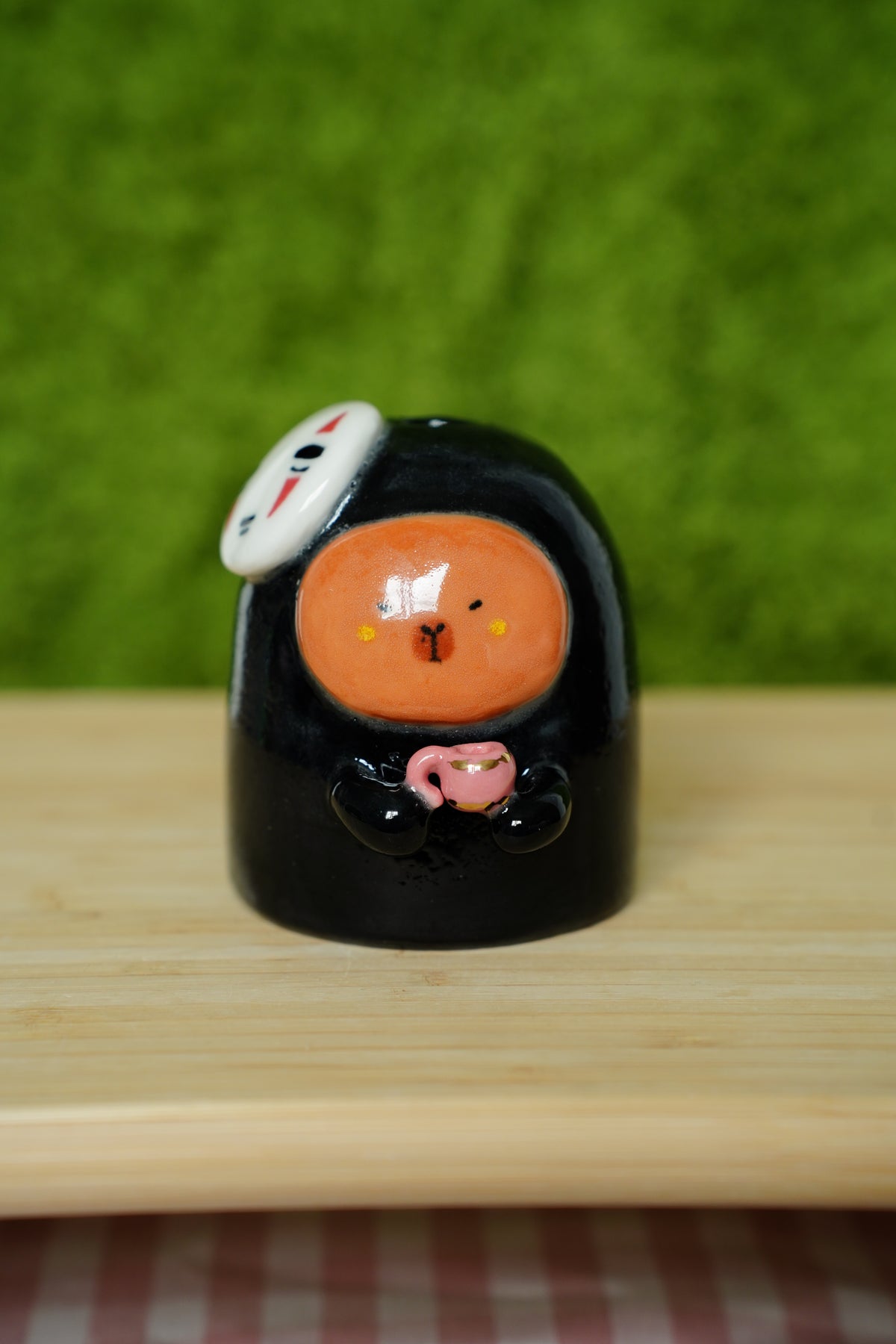 No- Face Capy Vase